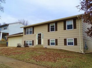666 Greensleeves Dr, Fenton, MO