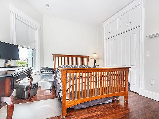 629 E 6th St #3 — Photo 17