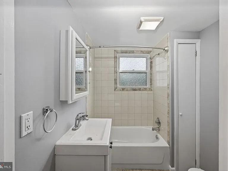 135 Keswick Ave — Photo 19