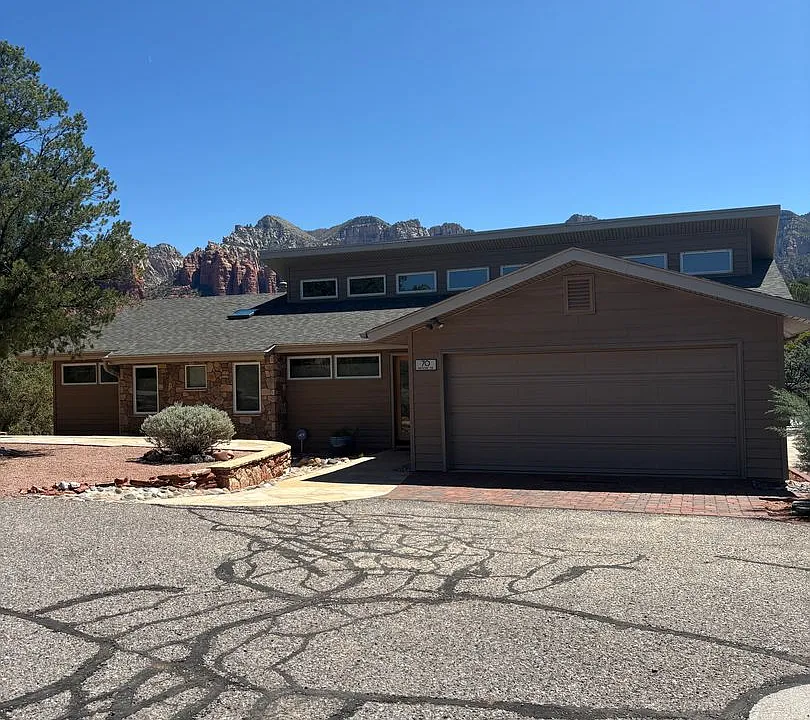 70 Moore Dr