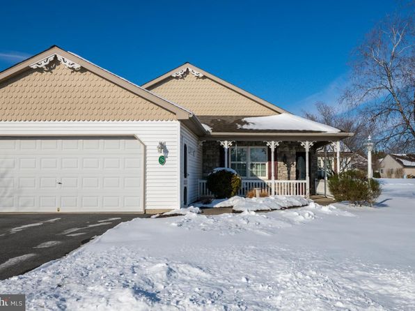 15 Greenbriar Dr, Myerstown, PA 17067