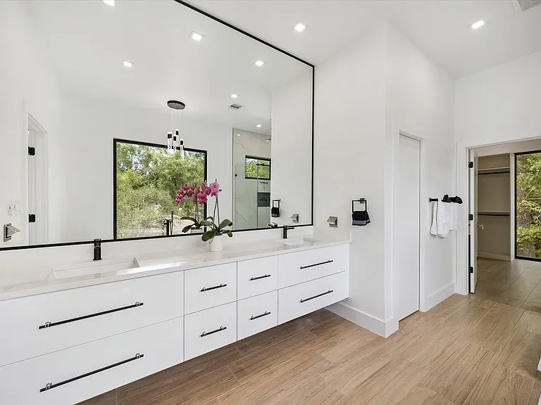 407 Brook Hollow Dr — Photo 21