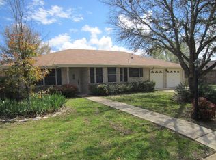 118 Frederick Rd, Fredericksburg, TX 78624