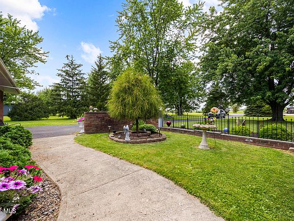 4th image of 1361 N Tettau Rd