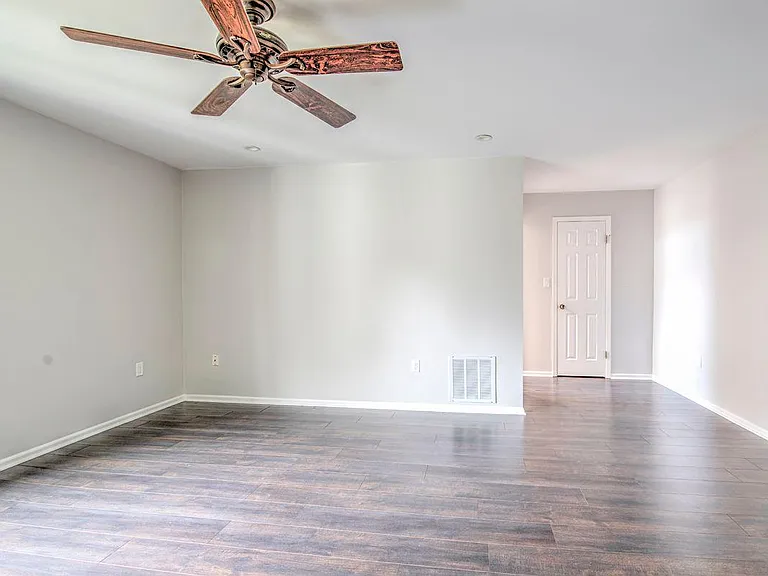 20 Tower Hill Dr #20 — Photo 17