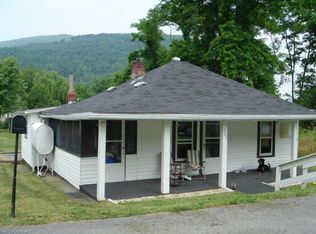 303 Locust St, Narrows, VA 24124