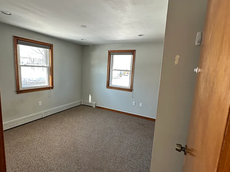 183 Grove St — Photo 4