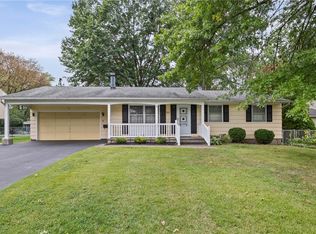 25 Ledgewood Cir, Rochester, NY 14615
