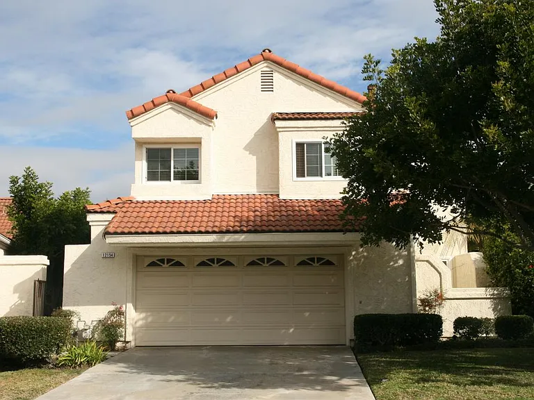 12154 Putting Green Row — Photo 1
