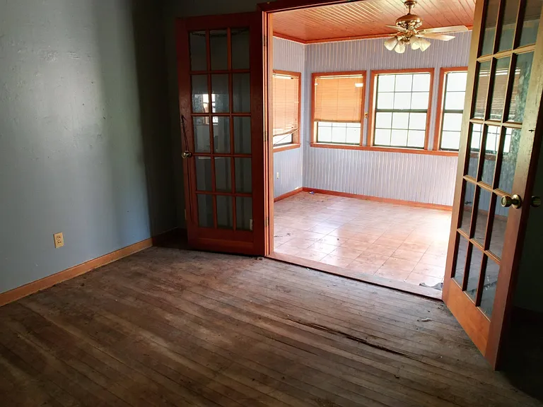 460 Rogers St — Photo 4