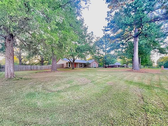 2nd image of 3 Oak Forest Ln