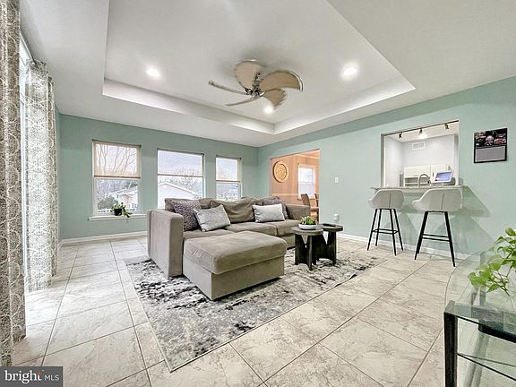 4th image of 9266 Windsor Dr