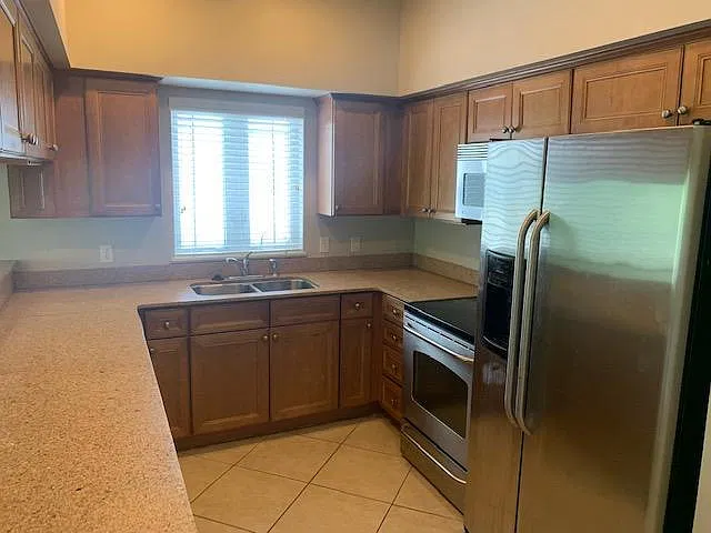 1 bed, 1.5 bath, 1050 sqft, $1,600 — Photo 4