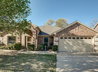 604 Laura Ln, Grand Prairie, TX 75052