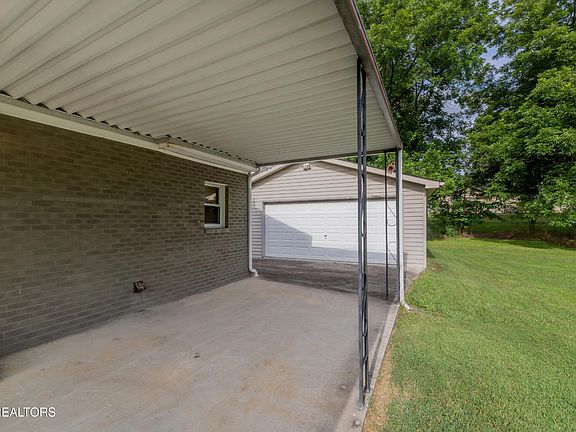4th image of 213 Willowbrook Dr
