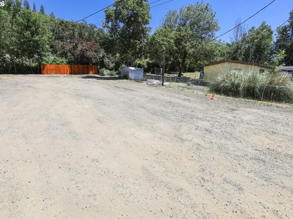 3817 Hooker Rd, Roseburg, OR 97470
