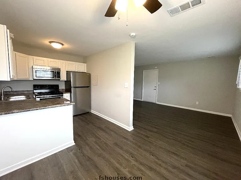 9124 E 10th St #1 — Photo 6