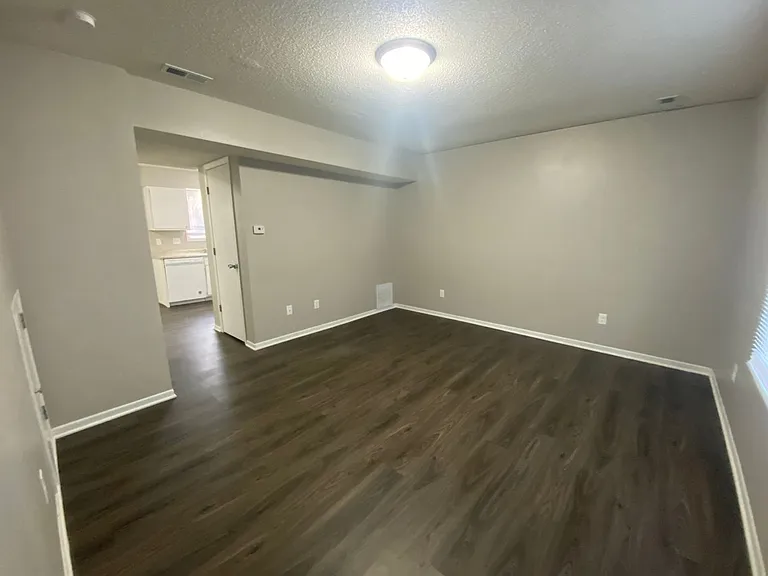 1549 E Pleasant View Dr — Photo 2