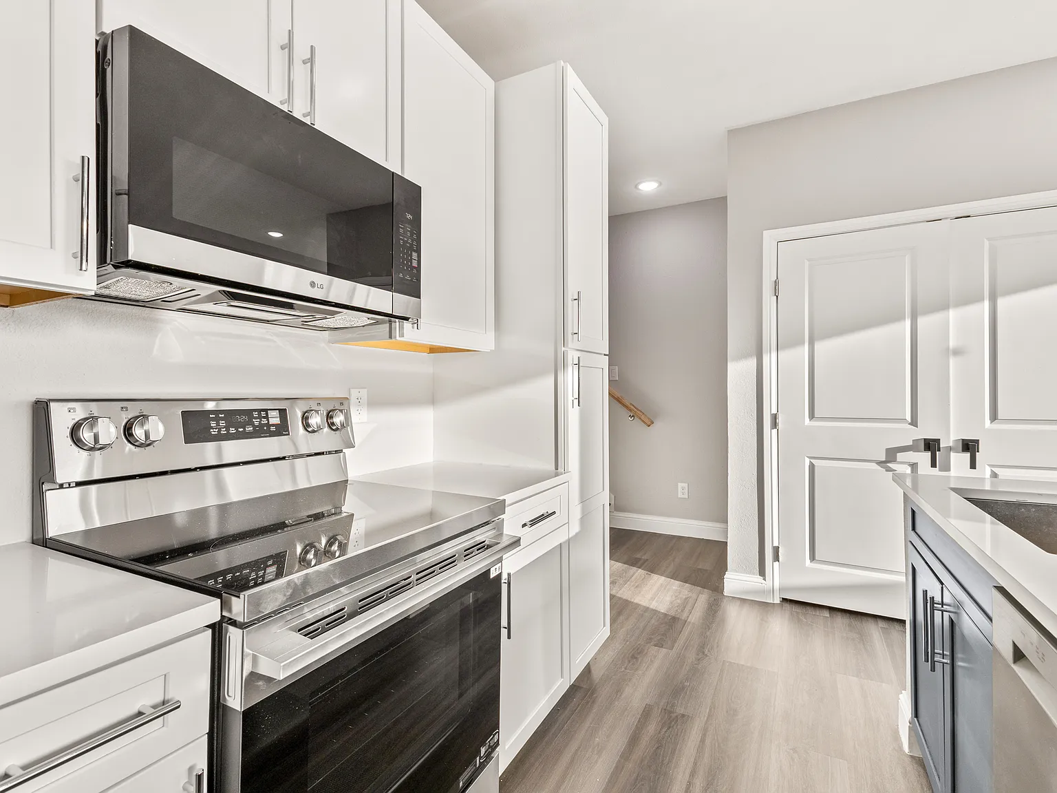 4 bed, 1981 sqft, $2,900 — Photo 4
