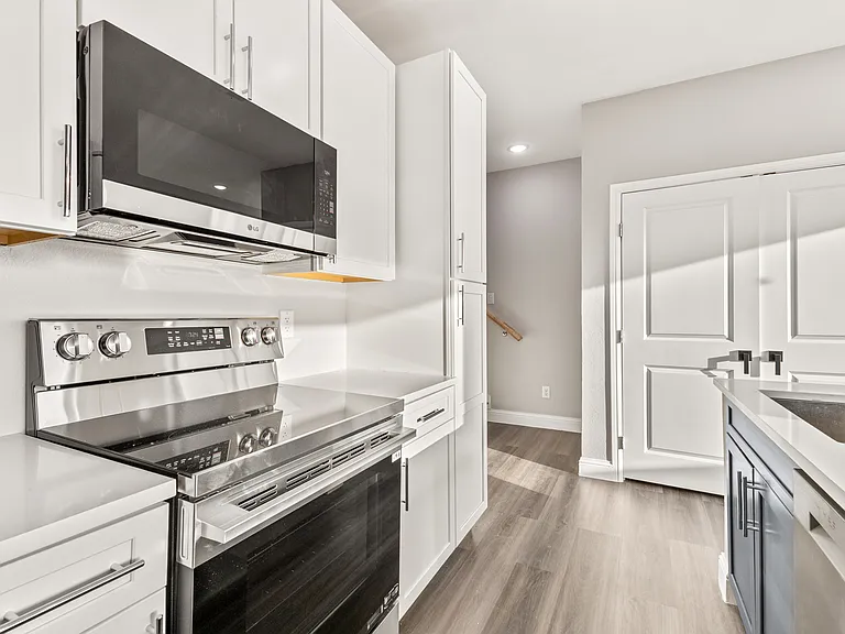 825 Premier Pkwy — Photo 4