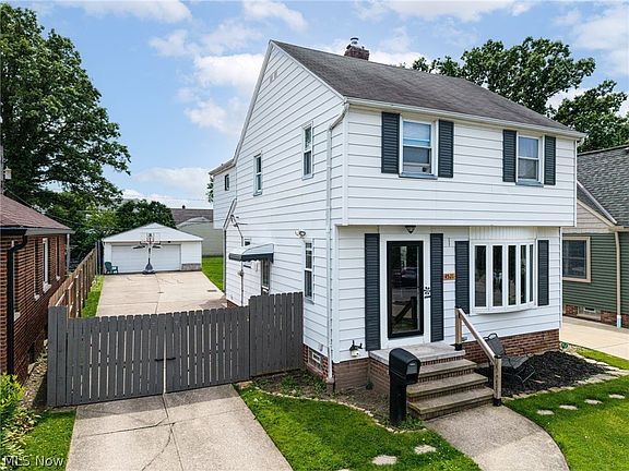 3rd image of 4521 Torrington Ave