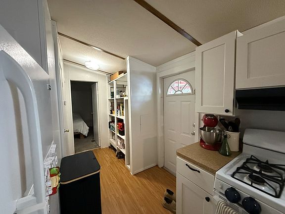 3rd image of 718 NE Fourth Ave