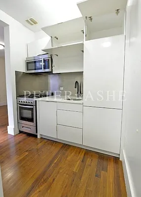 Rented by Peter Ashe | media 4