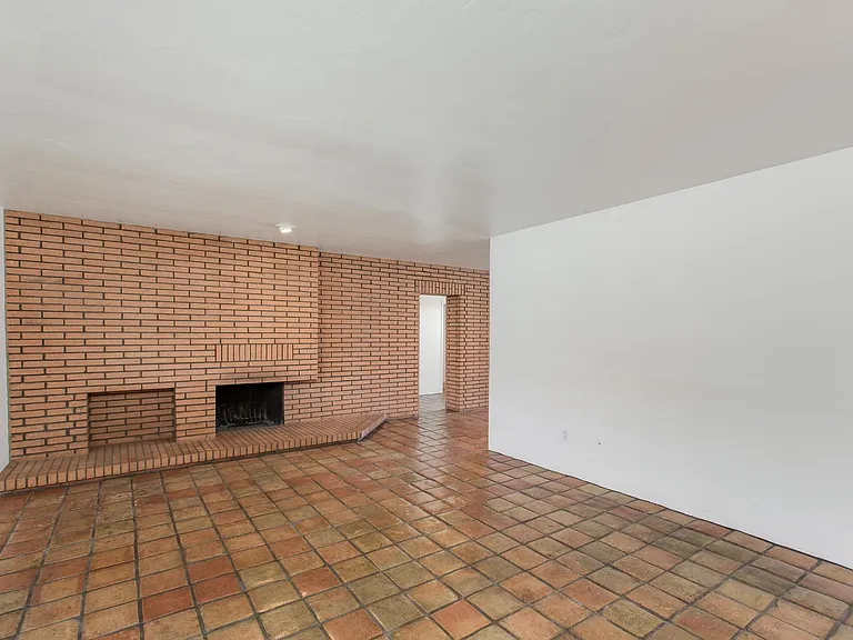 2917 E Mariposa St — Photo 3