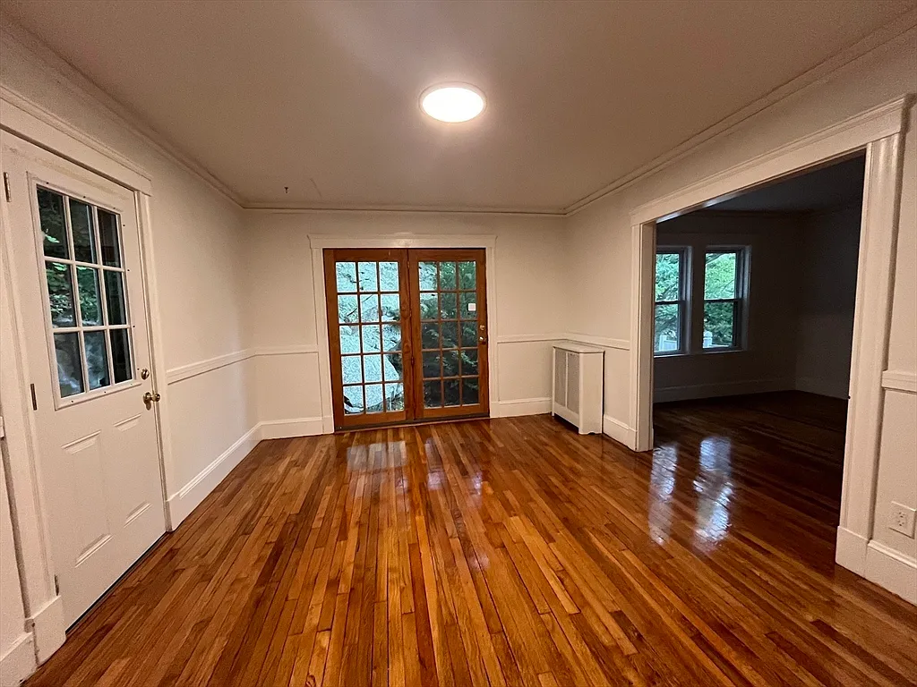 3 bed, 1.0 bath, 1204 sqft, $3,000 — Photo 3