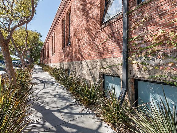 4th image of 989 20th St Unit 365
