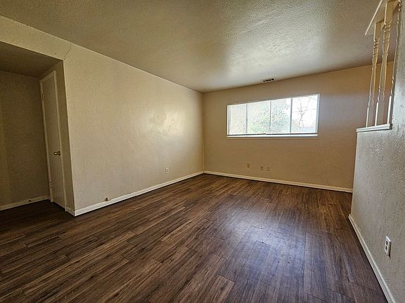 2nd image of 1509 Dakota St