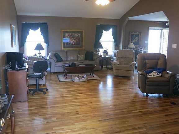 4th image of 221 Ashville Dr