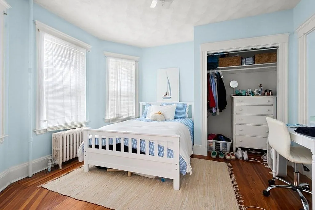 4 bed, $5,400 — Photo 2