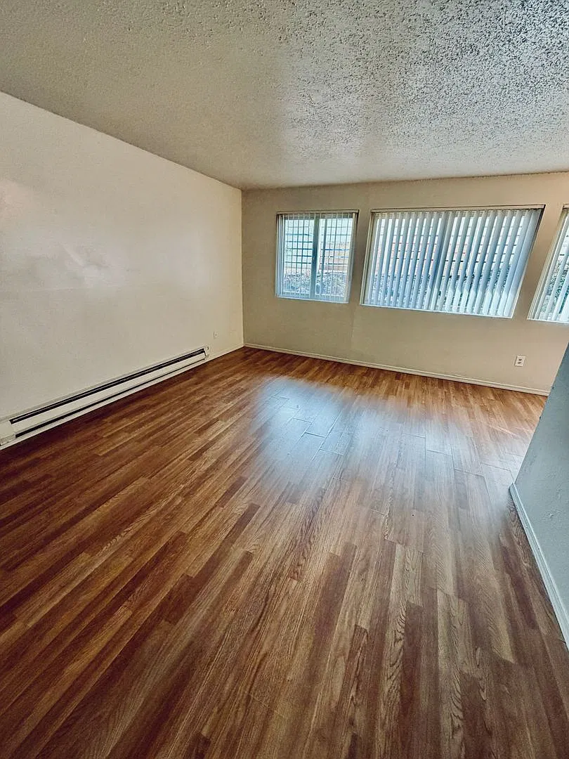 Admirals Apartments — Photo 4