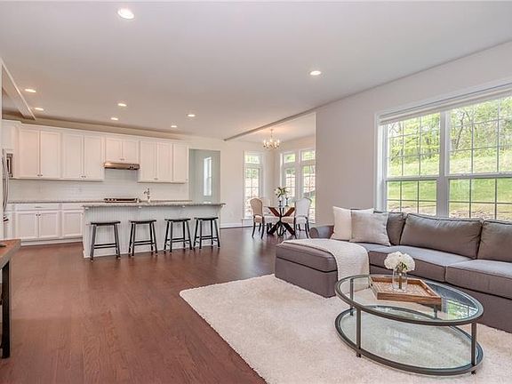5th image of 128 Overbrook Dr