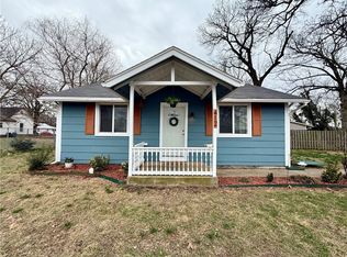 412 W Elgin St, Siloam Springs, AR 72761