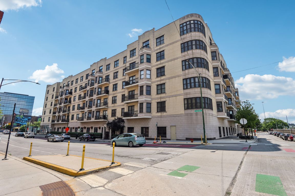 N Halsted St 311-S0607-001.jpg