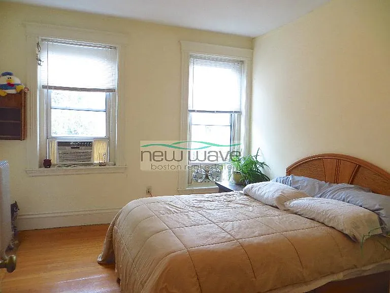 32 Queensberry St #8 — Photo 6