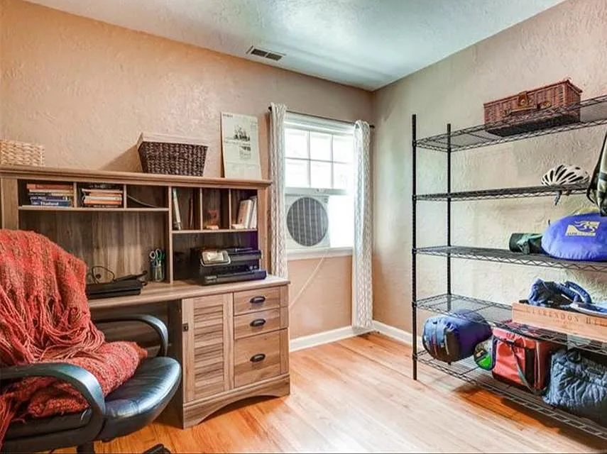 3 bed, 1232 sqft, $3,100 — Photo 4