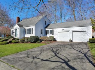 221 Parkwood Rd, Stratford, CT 06614