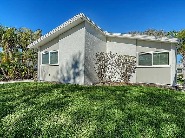 131 Whispering Sands Cir #V-33 — Photo 4