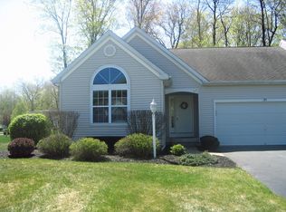 21 Parkland Ct, Clifton Park, NY 12065