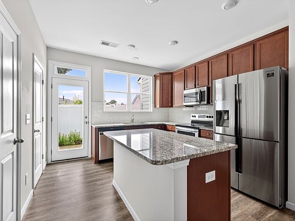 4th image of 923 Goldmine Hill Ct