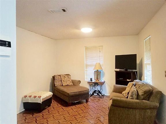 4th image of 1521 NE 24th St