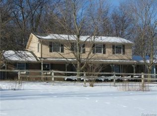 2404 White Birch Trl, Howell, MI 48843