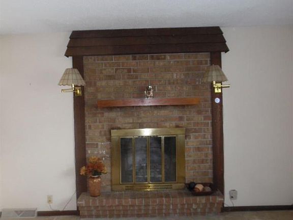 4th image of 2633 Highland Ave