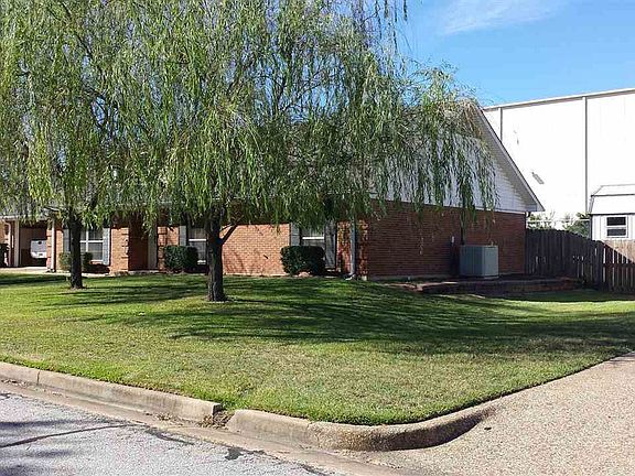 2nd image of 1311 Larkspur Ln