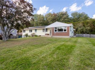 31 Savi Ave, Waterford, CT 06385