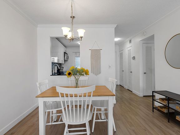 4th image of 1040 SE 4th Avenue #324
