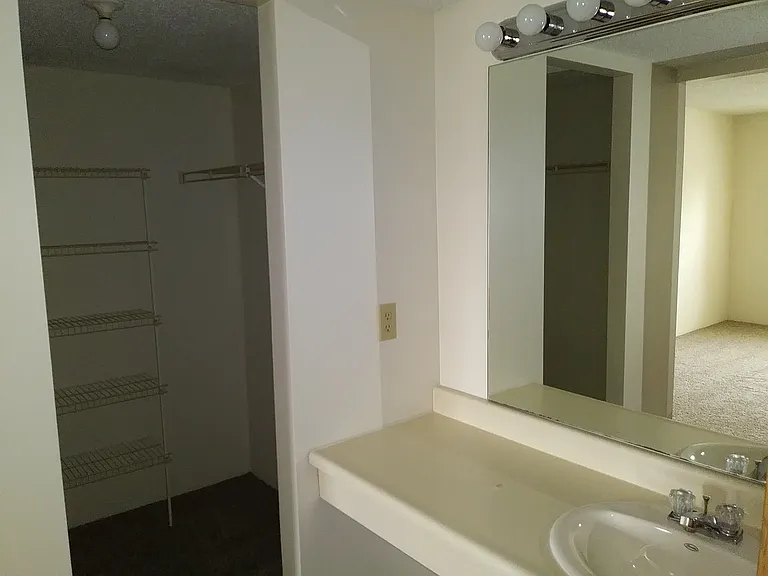 Lees Crossing Apartments — Photo 28
